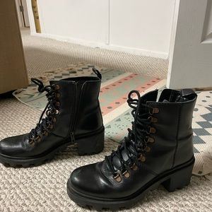 Black Boots STEVE MADDEN. Size 8